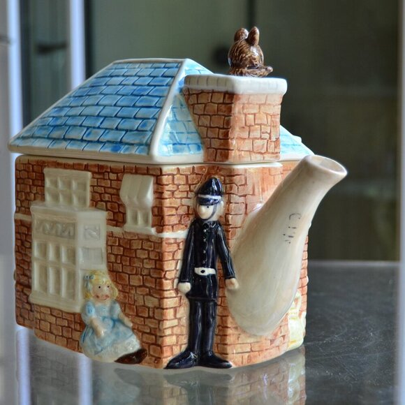 6” Mouse Tea Pot House Music Box from 1994 F.W. & Co. - Picture 7 of 13